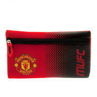 Manchester United penalhus i rødt og sort fade-design med logo og MUFC-tekst vist fra en anden vinkel