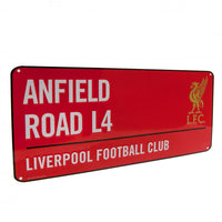 Liverpool FC metalskilt i gadeskilt-design med Anfield Road L4 og Liverbird-logo vist fra en anden vinkel