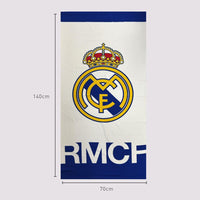 Real Madrid håndklæde med lyst design og blå detaljer