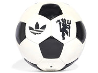 Manchester United adidas fodbold str. 5 i sort-hvidt Club Devil-design