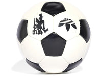 Manchester United adidas fodbold vist fra en anden vinkel