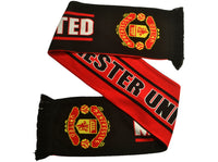 Manchester United halstørklæde i rødt og sort design med logo og klubtekst